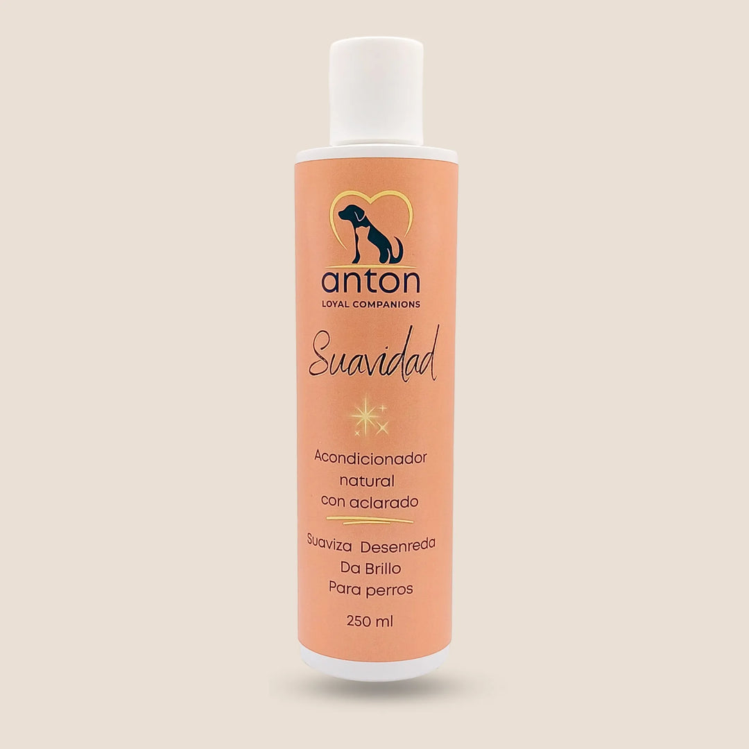 Botella del acondicionador natural con aclarado ANTON Suavidad para perros – suaviza, desenreda y da brillo al pelaje.