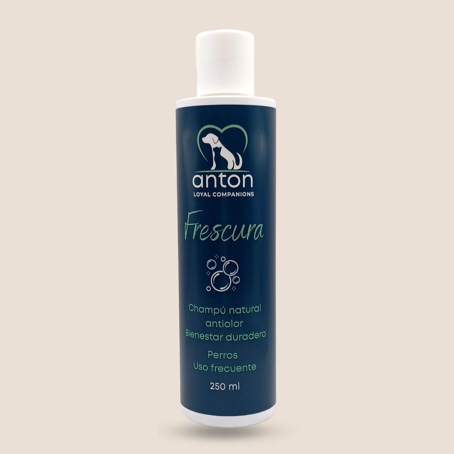 Botella del champú natural ANTON Frescura, fórmula antiolor y bienestar duradero para perros de uso frecuente.