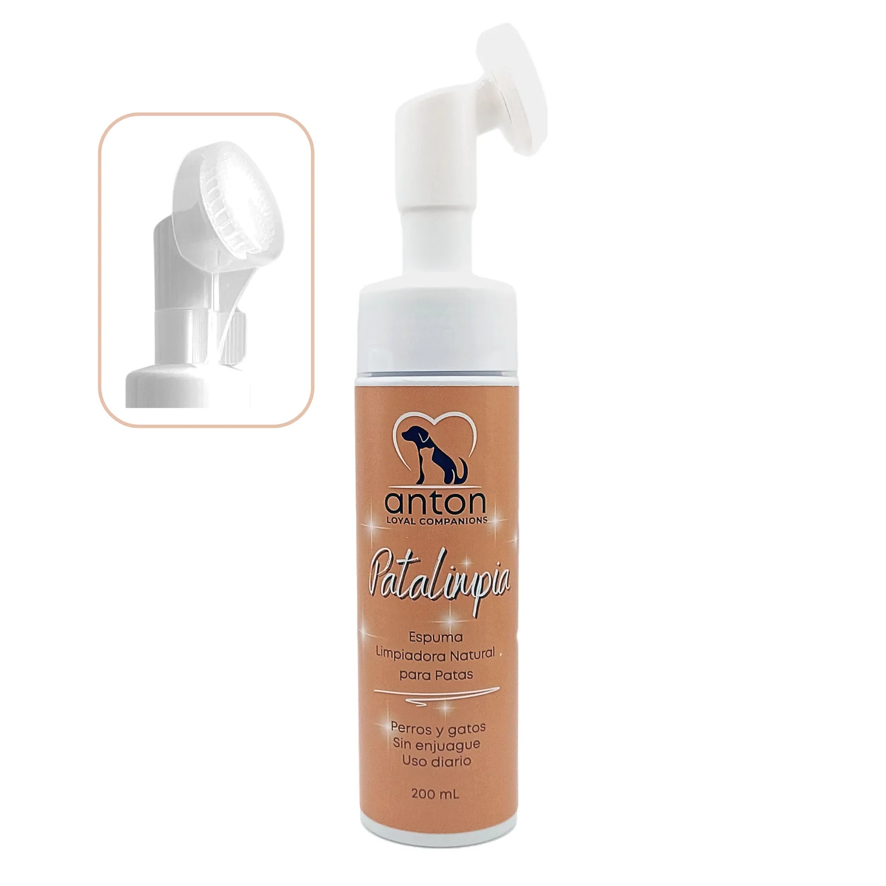 La Espuma Limpiadora Patalimpia sin Enjuague es una solución práctica y natural para limpiar las patas de tu perro o gato tras cada paseo, sin agua ni perfume y con total respeto por la piel sensible.