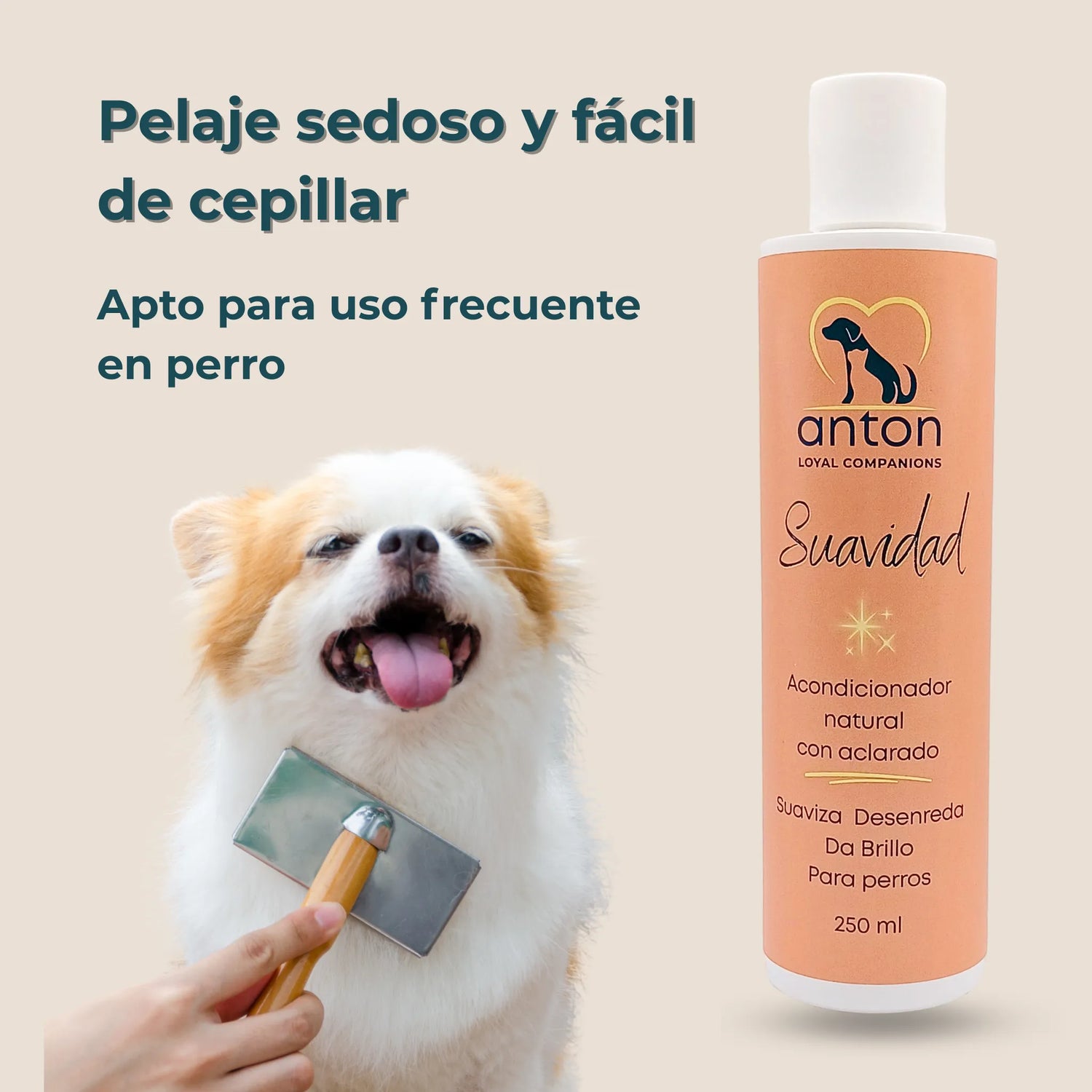 Perro siendo cepillado con acondicionador natural Suavidad, pelaje suave, desenredado y brillante.