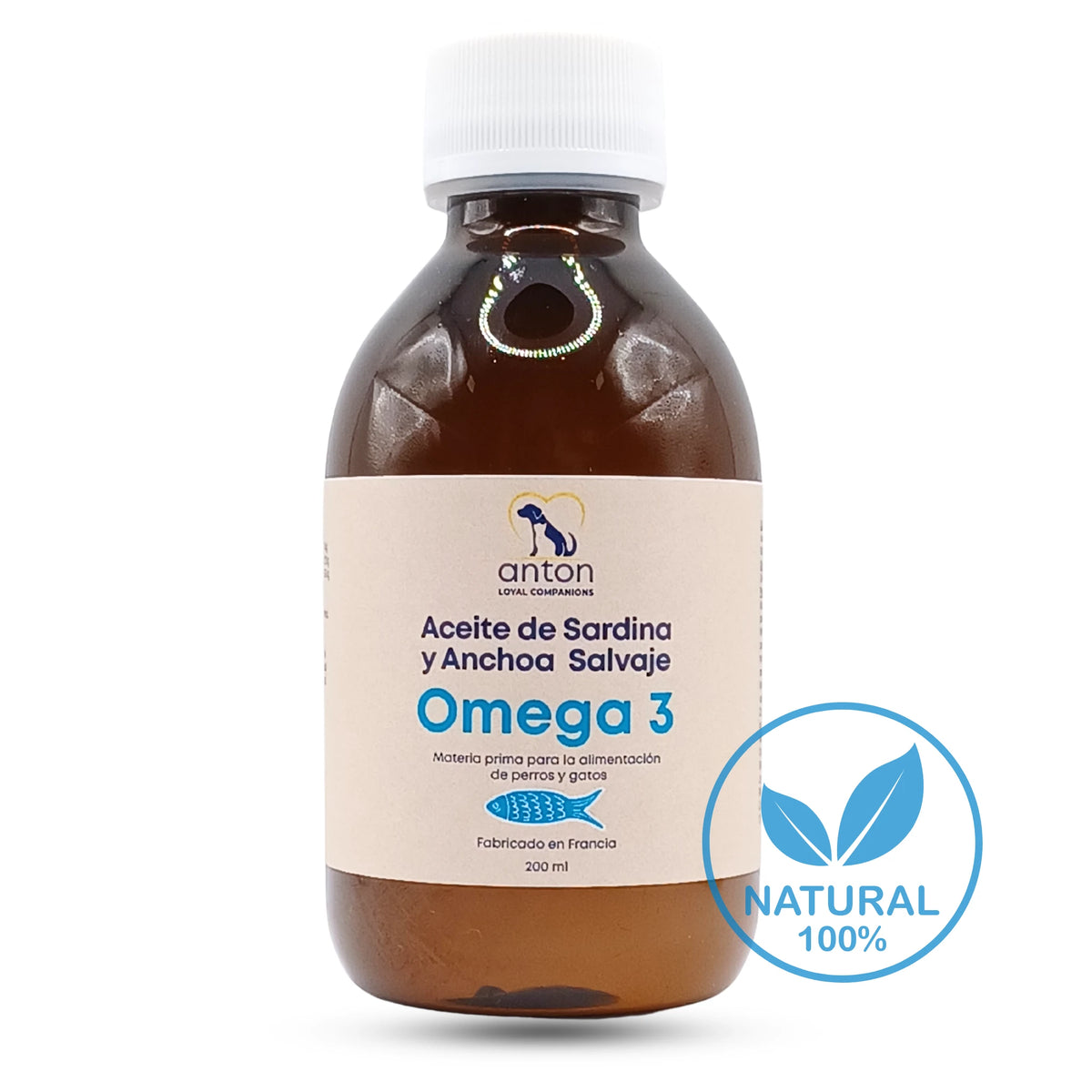Botella de aceite de sardina y anchoa omega 3 para perros y gatos con sello natural 100 por ciento sobre fondo blanco