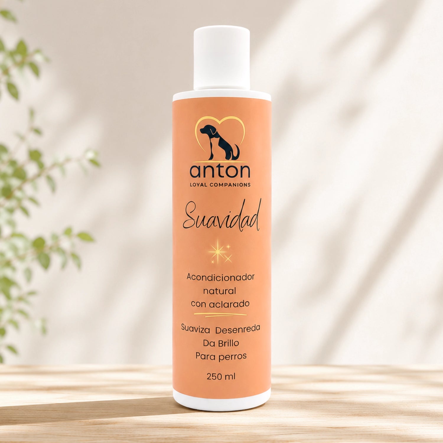 Acondicionador natural con aclarado Suavidad ANTON Loyal Companions para perros, 250 ml. Ayuda a desenredar, suavizar el pelaje y aportar brillo con una fórmula de origen natural.