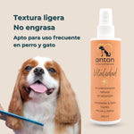 Acondicionador natural sin aclarado Vitalidad ANTON Loyal Companions para perros y gatos. Textura ligera que no engrasa, apto para uso frecuente, ilustrado junto a un perro durante el cepillado
