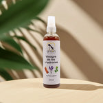 Vinagre de los 4 ladrones natural para perros y gatos de ANTON, botella de 250 ml sobre fondo neutro