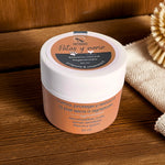 Bálsamo natural para patas y nariz de perros y gatos ANTON Loyal Companions sobre mesa de madera, calma y protege la piel seca y agrietada de forma natural.