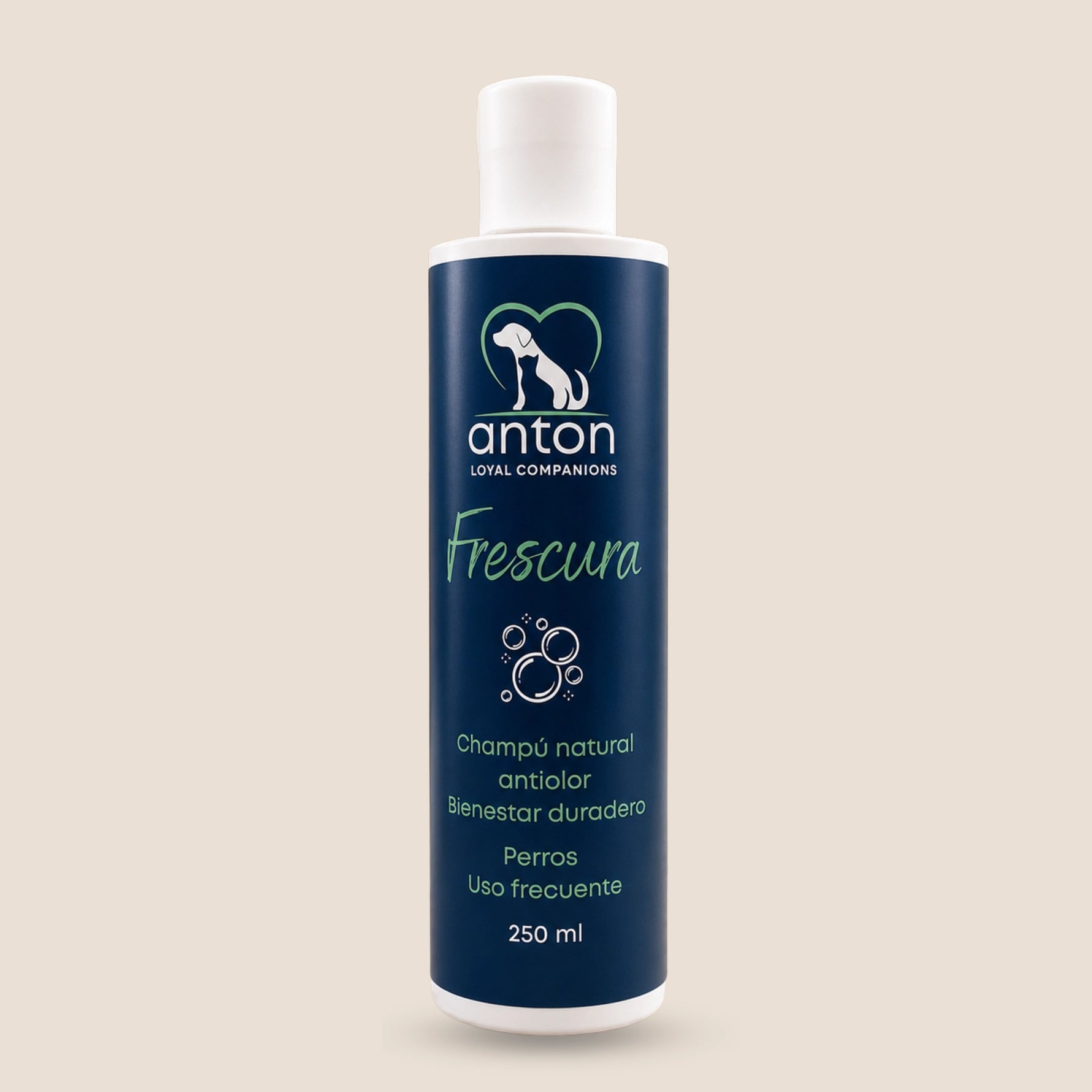 Champú natural antiolor Frescura ANTON Loyal Companions para perros en formato de 250 ml. Fórmula para el uso frecuente que ayuda a mantener el pelaje limpio y fresco.