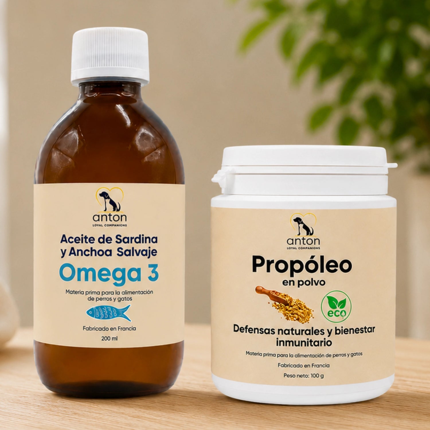 Cuidado completo para el bienestar diario y las defensas naturales de perros y gatos con Aceite Omega-3 EPA/DHA y Propóleo ECO ANTON Loyal Companions.