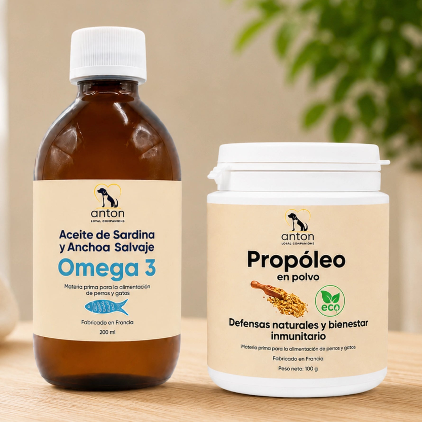 Cuidado completo para el bienestar diario y las defensas naturales de perros y gatos con Aceite Omega-3 EPA/DHA y Propóleo ECO ANTON Loyal Companions.