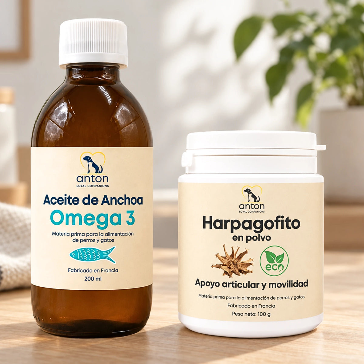 Cuidado completo para perros y gatos Anton Loyal Companions con aceite de anchoa Omega 3 y harpagofito en polvo, pensado para la movilidad y el confort articular.