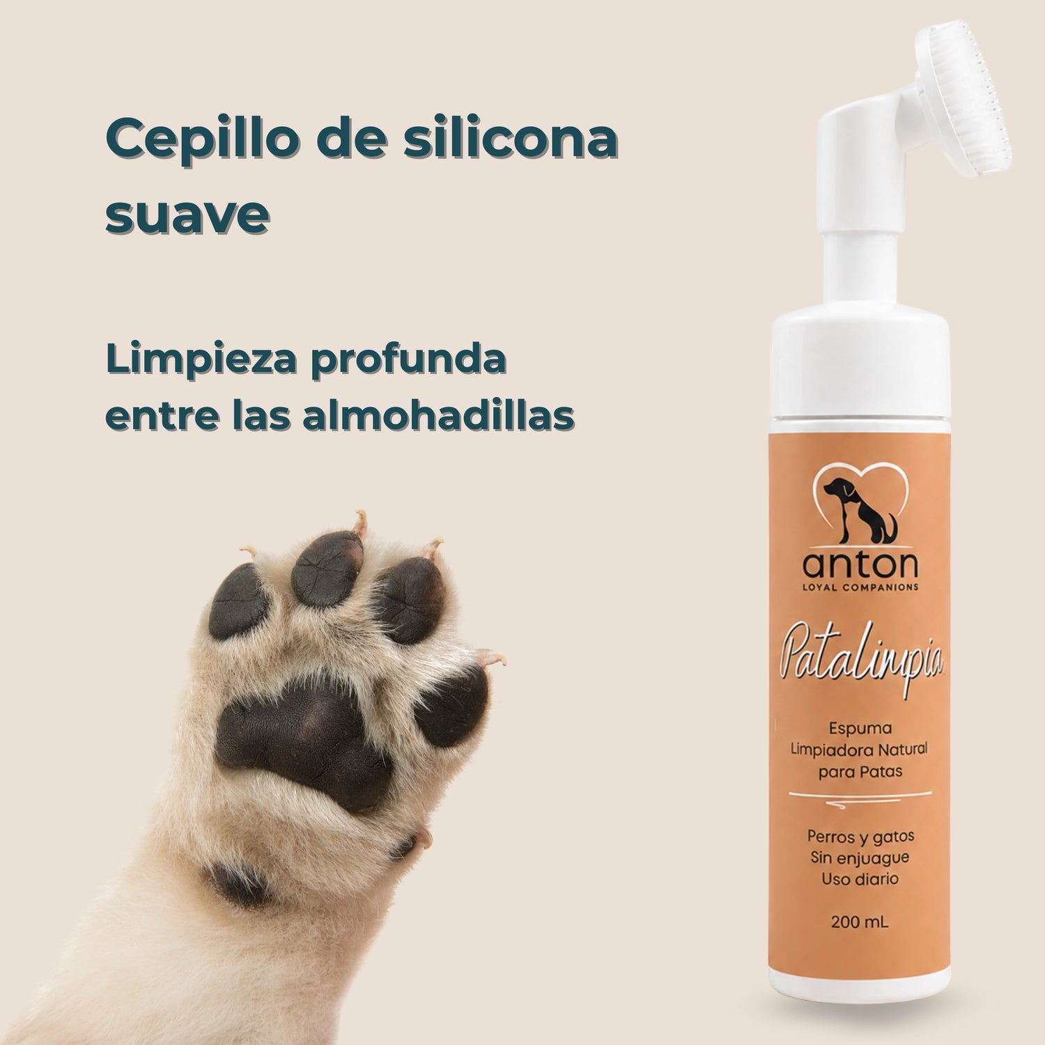 Espuma limpiadora para patas de perros y gatos ANTON LC con cepillo de silicona suave, diseñada para ayudar a limpiar entre las almohadillas y mantener una higiene diaria cómoda.