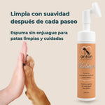 Espuma limpiadora para patas de perros y gatos ANTON LC utilizada para limpiar suavemente las almohadillas después de cada paseo, sin necesidad de aclarado.