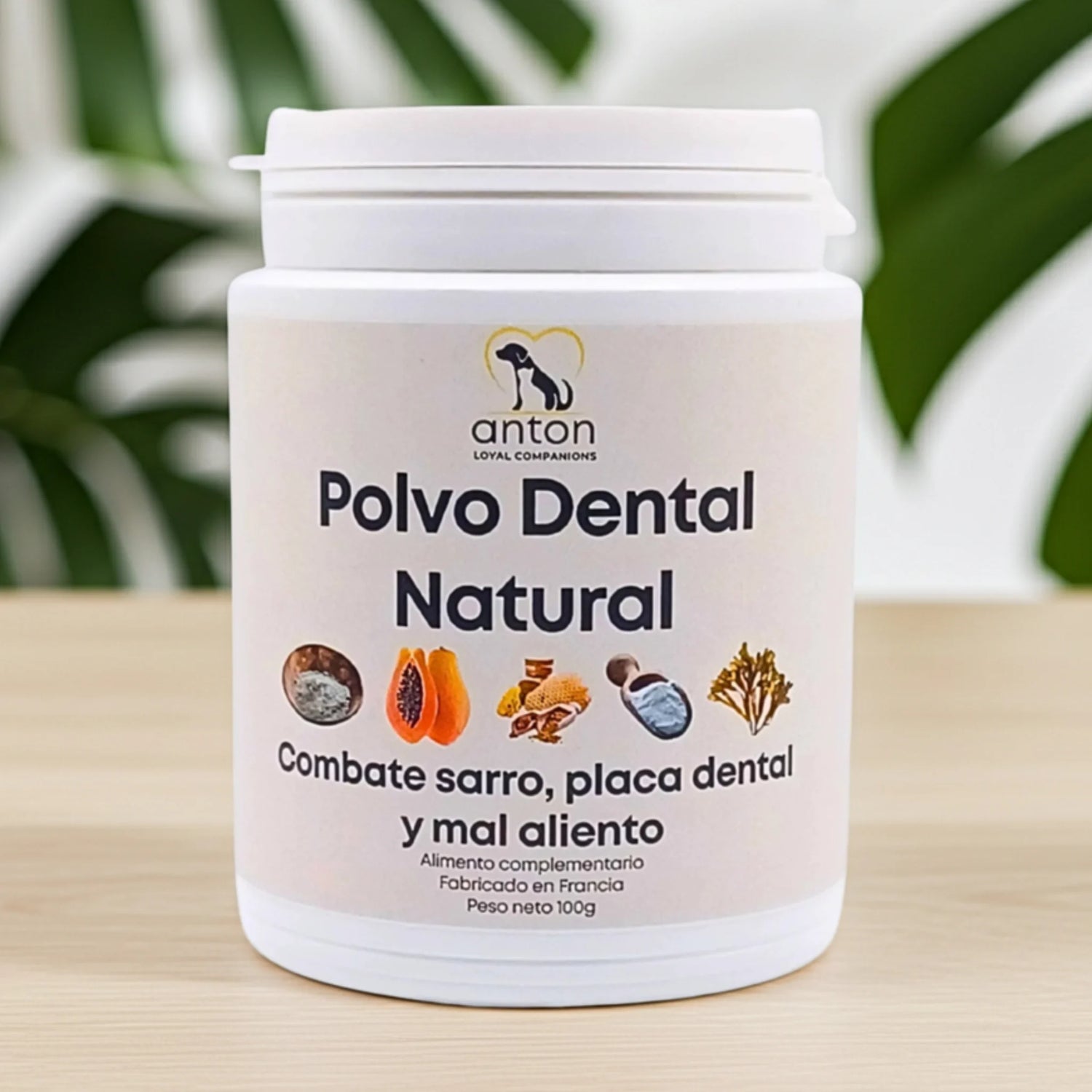 Polvo dental natural para perros y gatos que combate sarro, placa dental y mal aliento. Higiene bucal natural y segura. Fabricado en Francia por ANTON Loyal Companions.