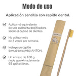 Infografía del modo de uso del Polvo Dental ANTON para perros y gatos, con cepillo dental de bambú incluido. Aplicar con el cepillo hasta 3 veces por semana. Envase de 100 g para unas 65 aplicaciones.
