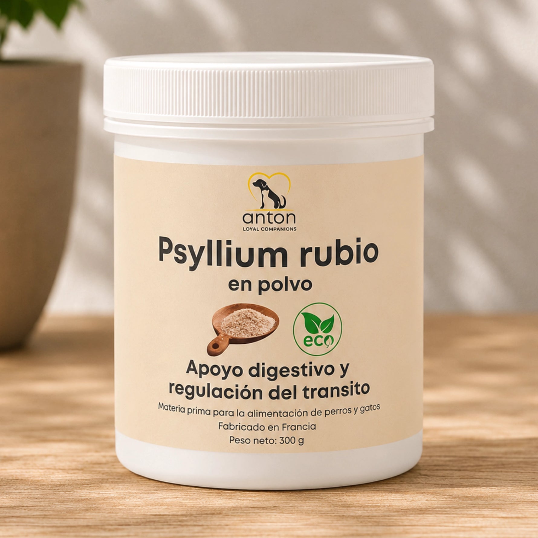 Suplemento natural Psyllium rubio en polvo ECO para perros y gatos sobre superficie de madera con luz natural, formulado para apoyar la digestión y la regulación del tránsito intestinal – ANTON LC