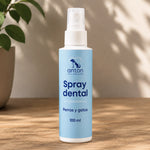 Spray dental natural para perros y gatos de 100 ml que ayuda a mantener una buena higiene bucal y a reducir la placa de forma suave y respetuosa con el microbioma oral.