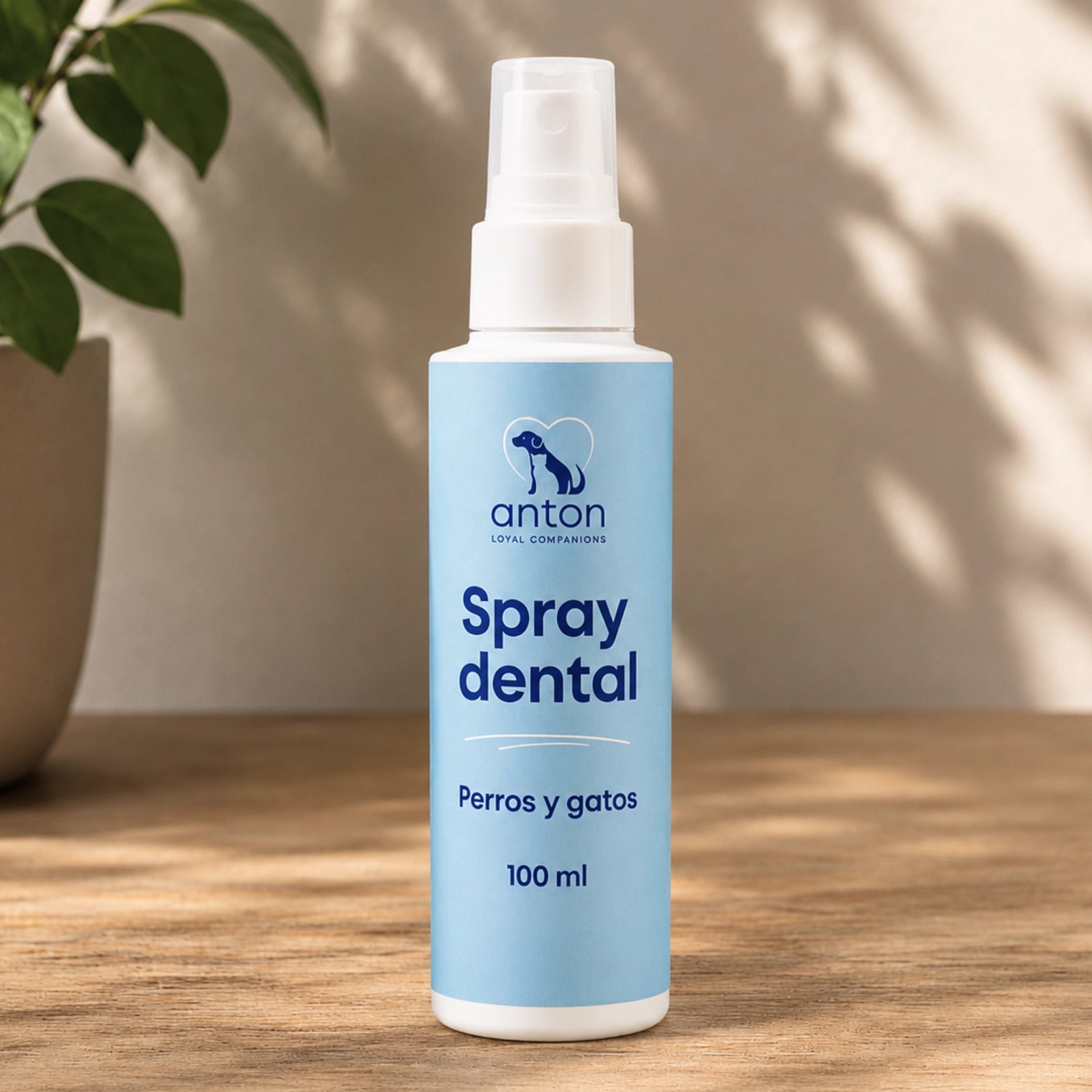 Spray dental natural para perros y gatos de 100 ml que ayuda a mantener una buena higiene bucal y a reducir la placa de forma suave y respetuosa con el microbioma oral.