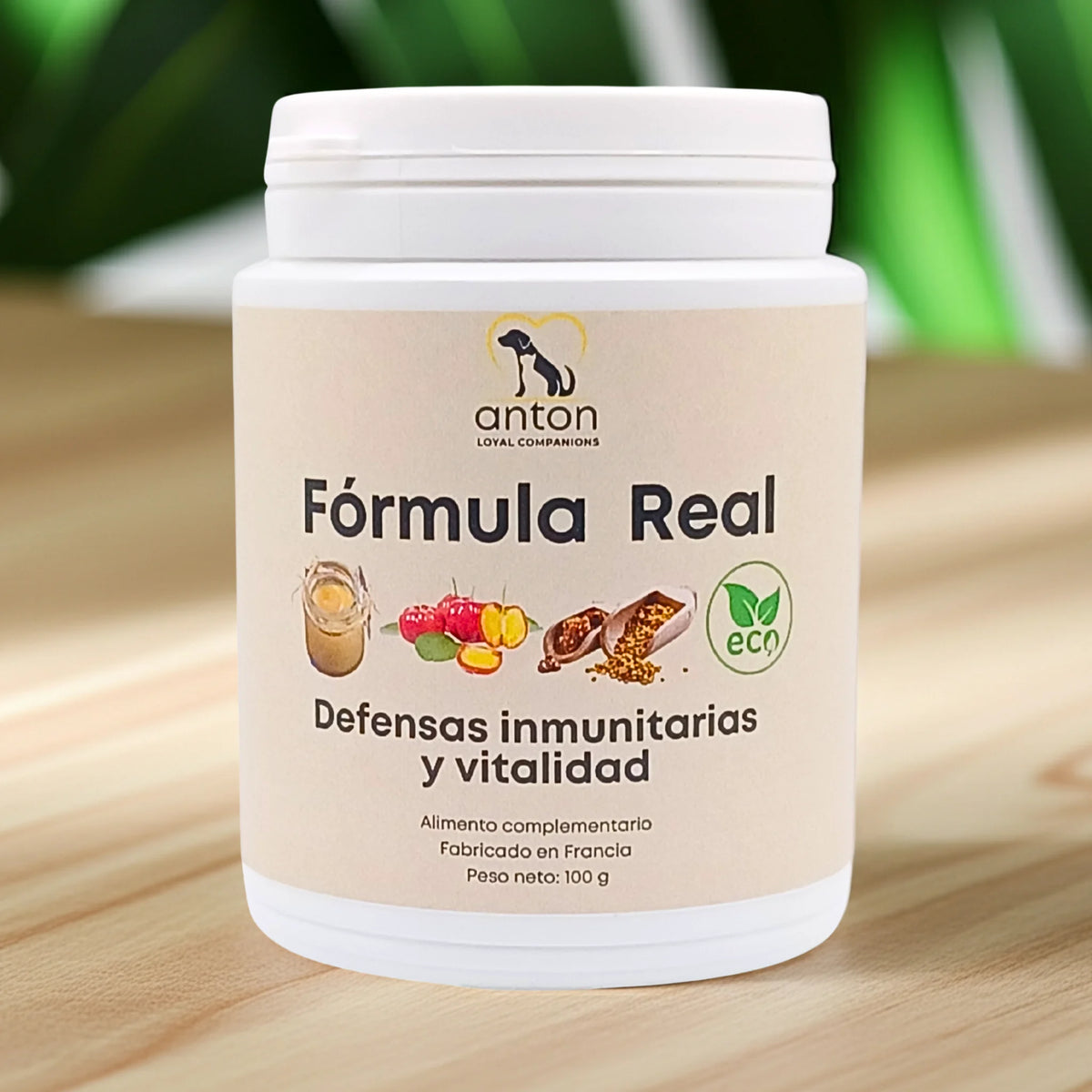 Suplemento natural Jalea Real ECO en polvo para perros y gatos con propóleo, polen y acerola que refuerza las defensas y la vitalidad. Fabricado en Francia por ANTON Loyal Companions.